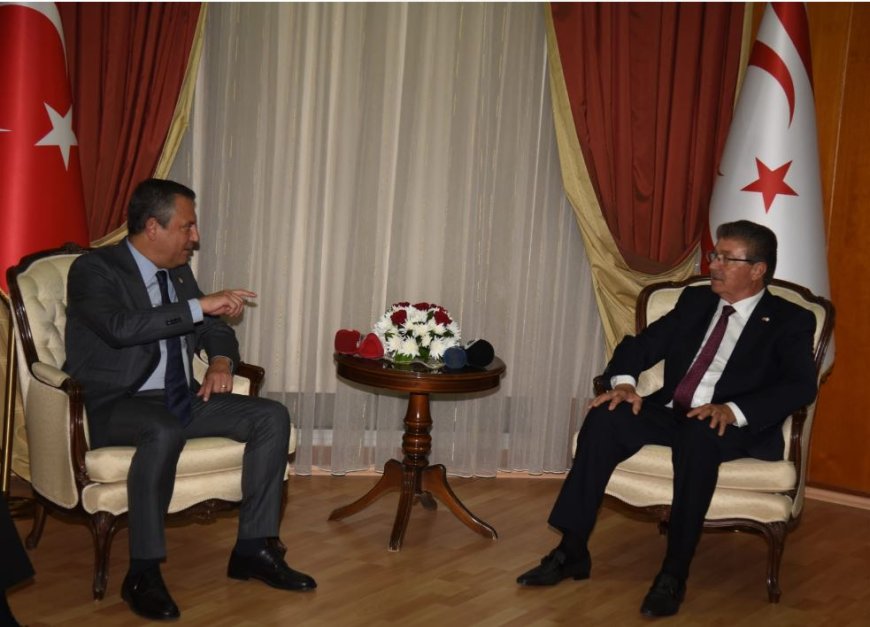 Üstel, CHP Genel Başkanı Özgür Özel ve beraberindeki heyeti kabul etti