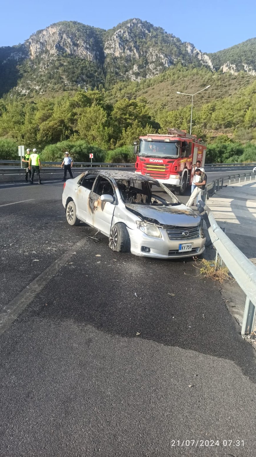 Trafik kazaları… Sabah saatlerinde Ciklos’ta meydana gelen kazada araç alev aldı, sürücü yaralandı