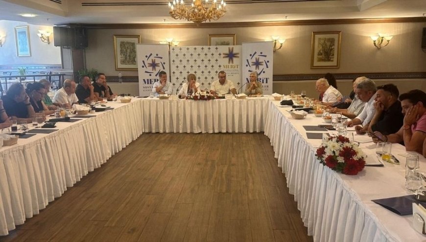 Merit’ten KKTC vatandaşı 10 öğrenciye daha eğitim bursu