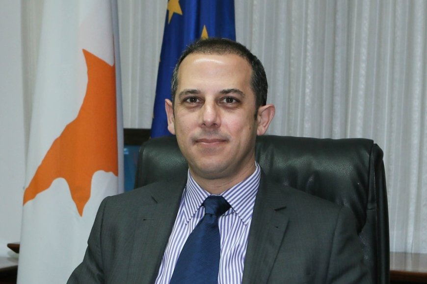 Eski Rum Bakan "yolsuzluk, hilekârlık, kara para aklama" suçlamalarıyla sanık sandalyesinde...
