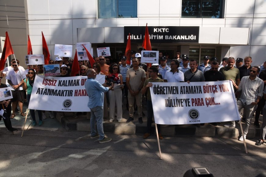 KTOEÖS, Lefkoşa’da eylem yaptı, okulların açılmamasını protesto etti