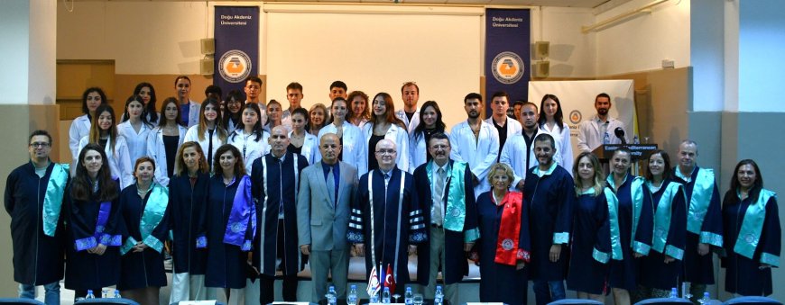 DAÜ Eczacılık Fakültesi öğrencileri beyaz önlüklerini giydi