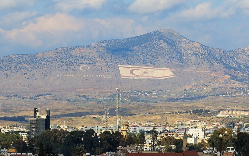 Beşparmak Dağları Bayrağı Işıklandırma Derneği’nden Cumhurbaşkanı Tatar’a tam destek