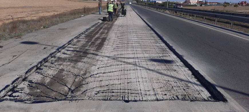 Haspolat ile Türkeli arasında yol bakım onarım çalışmaları devam ediyor