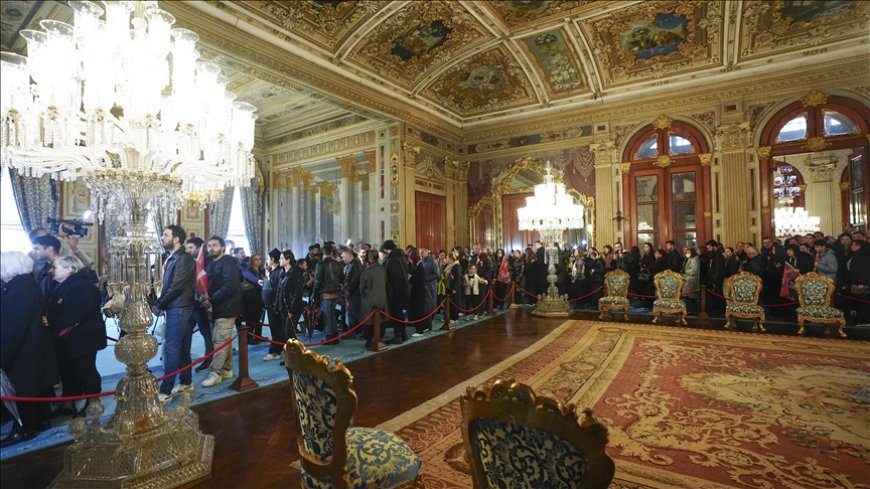 Büyük Önder Atatürk, Dolmabahçe Sarayı'ndaki odasında törenle anıldı