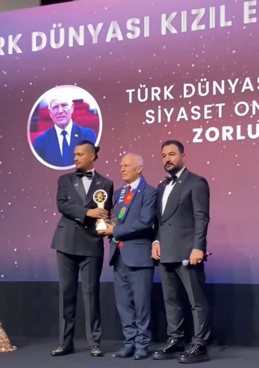 Töre’ye İstanbul’da “Kızıl Elma” ödülü verildi