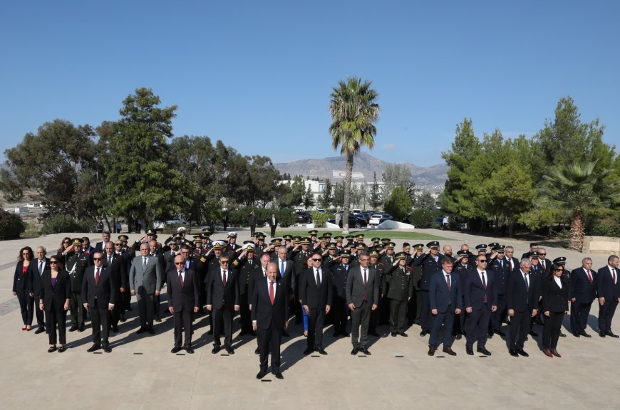KKTC 41 yaşında... Dr. Fazıl Küçük Anıt Mezarı'nda tören düzenlendi