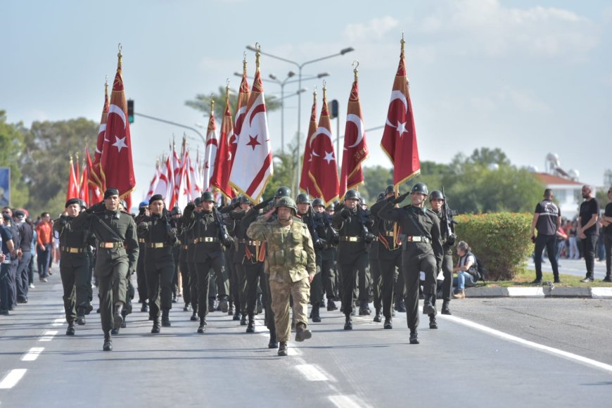 KKTC 41 yaşında… Dr. Fazıl Küçük Bulvarı’nda resmigeçit töreni düzenlendi