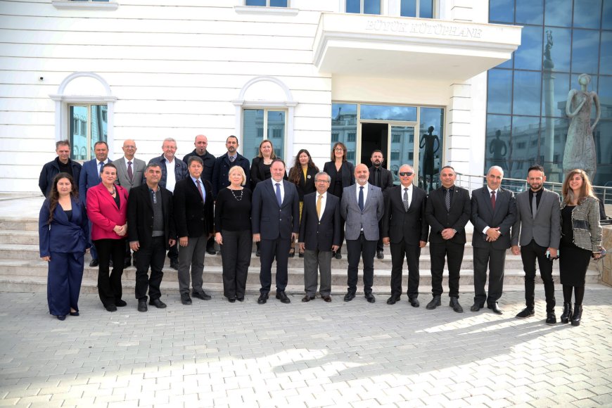 Meclis Başkanı Öztürkler, Girne Üniversitesi’nde sempozyum açılışına katıldı