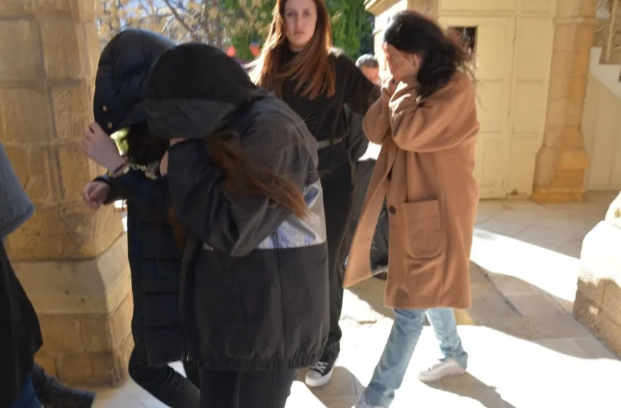 Kadın Hırsızlık Çetesi Yakalandı: Üzerlerinden Yüklü Miktarda Para Çıktı!