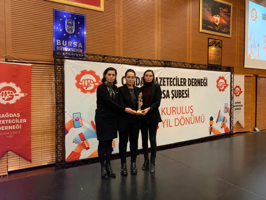 Çağdaş Gazeteciler Derneği Bursa Şubesi’nden Şampiyon Melekleri Yaşatma Derneği’ne ödül