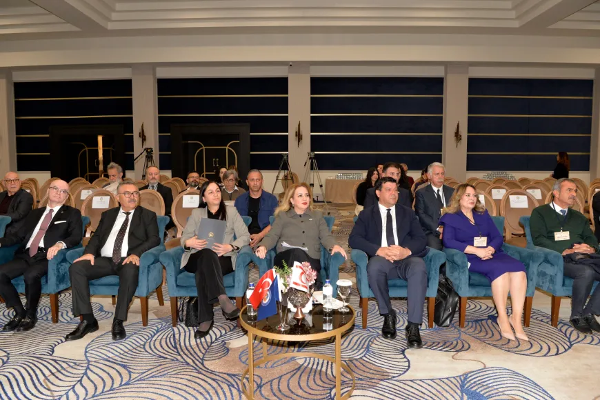 Sibel Tatar, "Mülkiyeli Şair Cemal Süreyya Sanat ve Siyaset Çalıştayı"nın açılışında konuştu