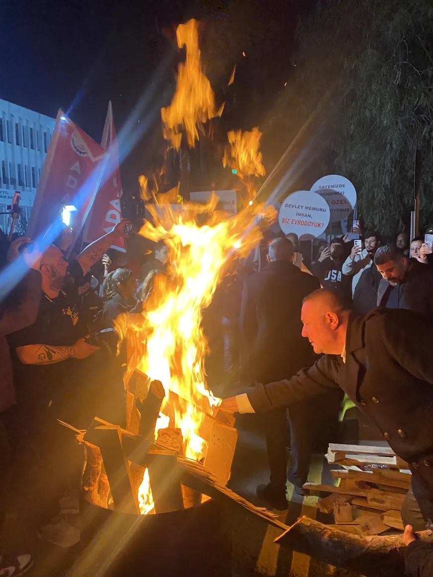 Hür-İş asgari ücrete yapılan artışa karşı yürüyüş düzenledi