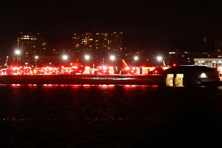 Washington yakınlarında yolcu uçağı ile askeri helikopter havada çarpıştı