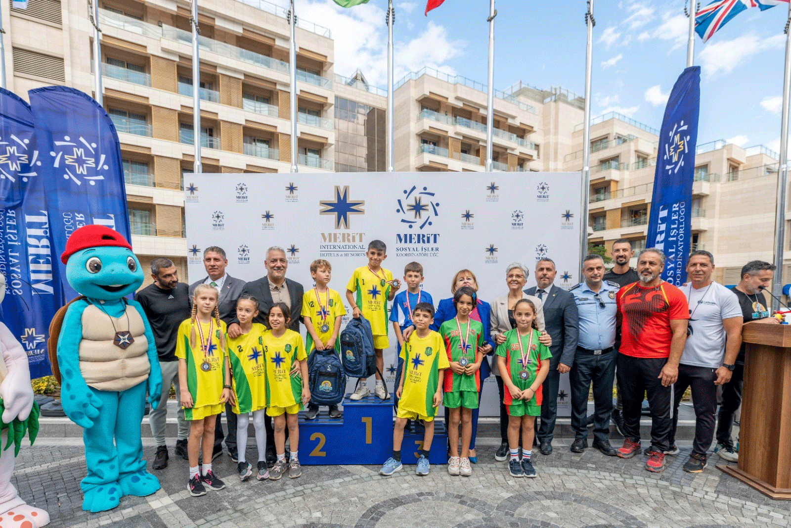 Merit, sosyal sorumluluk projelerinde tam gaz