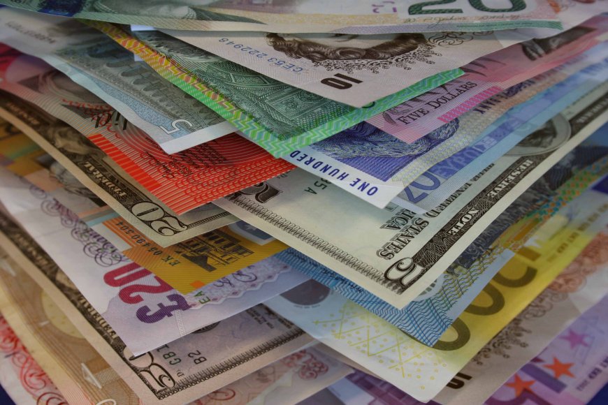 Sterlin 53,50 TL, euro 45,70 TL, dolar 39,65 TL'den işlem görüyor