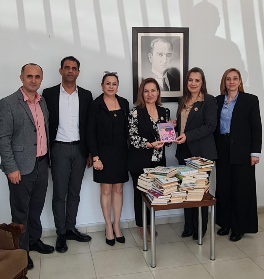 Kültür Dairesi, Gazimağusa Ticaret Lisesi’ne kütüphane kurulması amacıyla kitap bağışladı