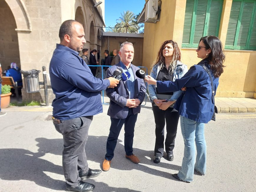 Gazeteciler Birliği, Girne Kaza Mahkemesi’nde basın açıklaması yaptı: “Bu işin peşini bırakmayacağız”