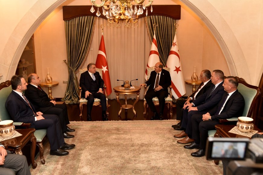 Cumhurbaşkanı Tatar, Türkiye Cumhuriyeti Gençlik ve Spor Bakanı Bak’ı kabul etti