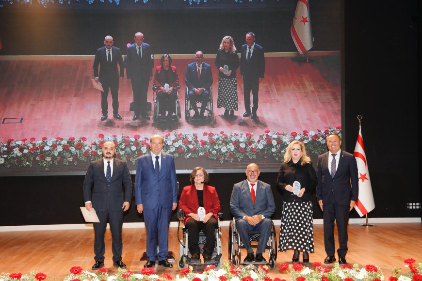 Cumhurbaşkanı Ersin Tatar ve eşi Sibel Tatar, “Girdap” adlı kitabın tanıtım etkinliğine katıldı