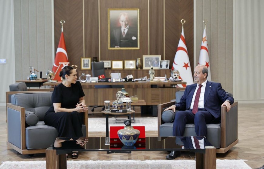 Cumhurbaşkanı Ersin Tatar, sanatçı Hülya Avşar’ı kabul etti