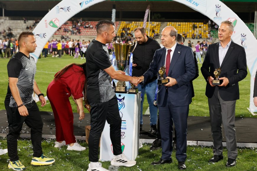 Cumhurbaşkanı Ersin Tatar, Daikin Kıbrıs Kupası'nı Lefke’ye takdim etti