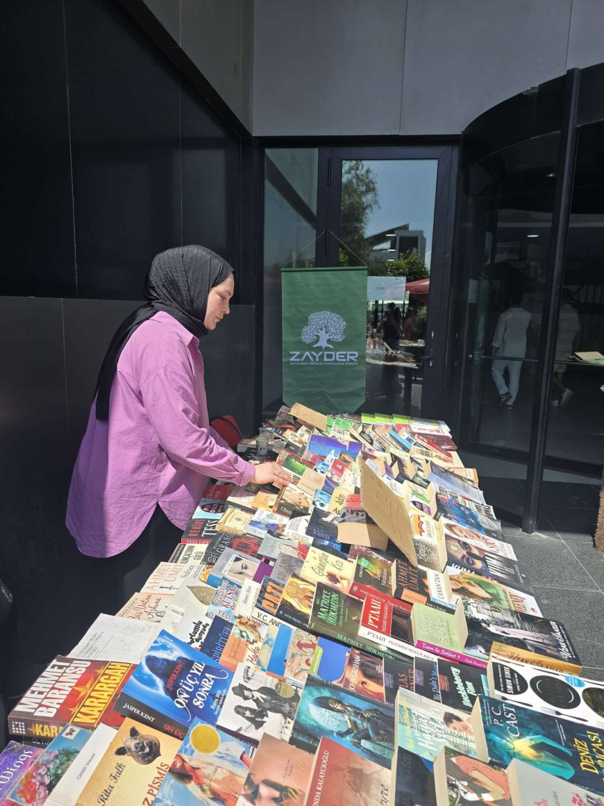 Uluslararası Final Üniversitesi öğrencileri kermes düzenledi