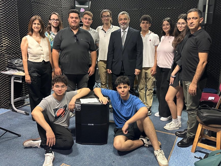 Telsim Freezone 11. Liselerarası Müzik Yarışması birincisi Levent College'e büyük ödülü teslim edildi