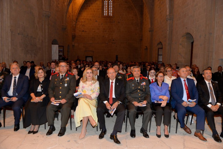 Cumhurbaşkanı Tatar ve eşi Sibel Tatar GKK Bandosu konserini izledi