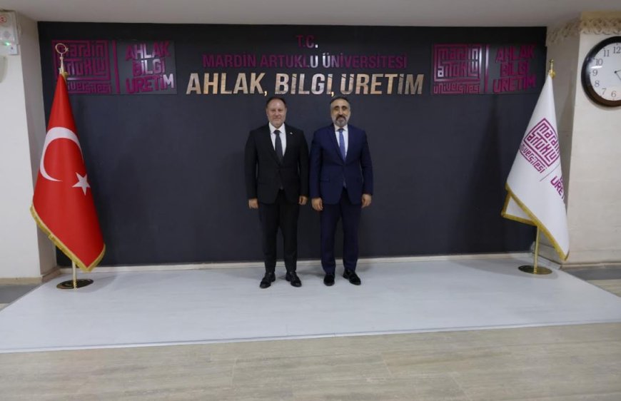 Öztürkler Mardin’de konferans verdi: “Haritalar kalemle çizilir, sınırlar irade ile korunur”