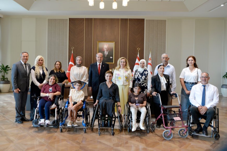 Cumhurbaşkanı Tatar Tekerlekli Sandalye Dans Milli Takımı sporcusu Yeliz Güllü ile bir araya geldi