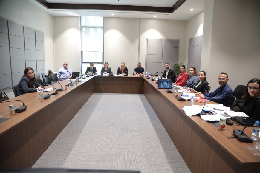 “Yabancıların Çalışma İzinleri (Değişiklik) Yasa Tasarısı" oy birliğiyle onaylanarak Genel Kurul gündemine sevk edildi
