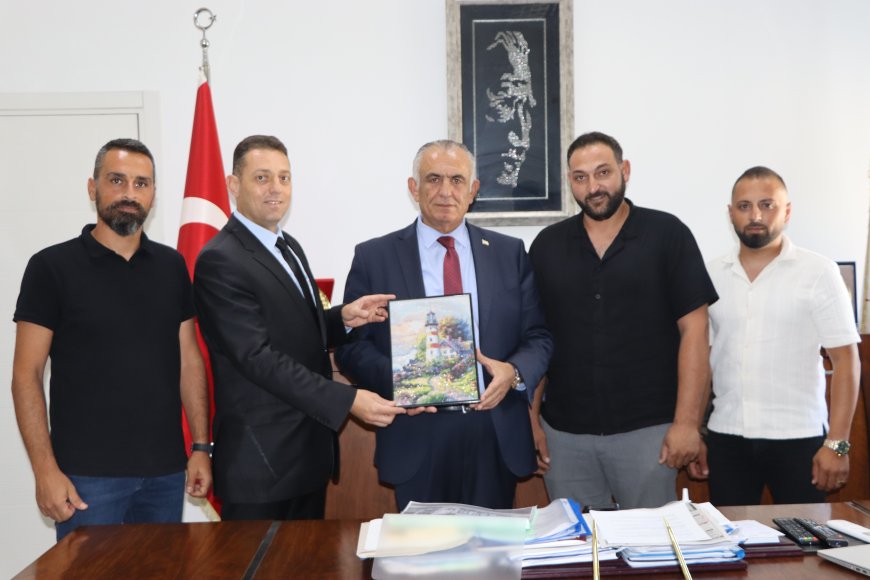 Milli Eğitim Bakanı Çavuşoğlu, İskele Esnaf ve Zanaatkârlar Birliği heyetini kabul etti